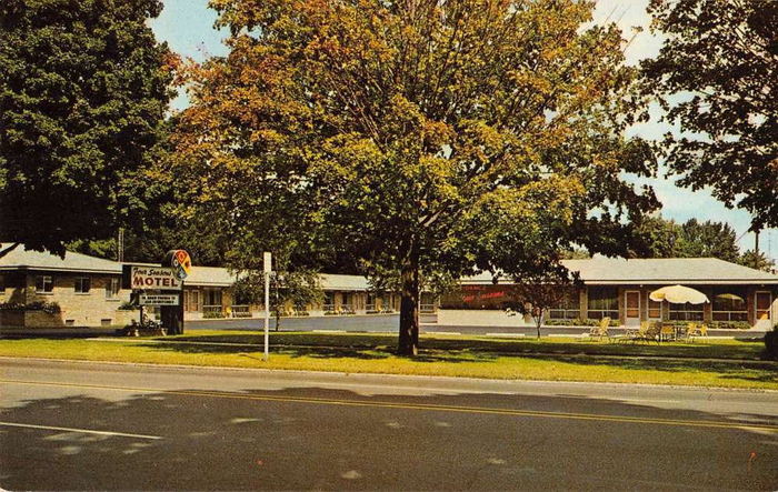 Summers Inn (Four Seasons Motel) - Vintage Postcard (newer photo)